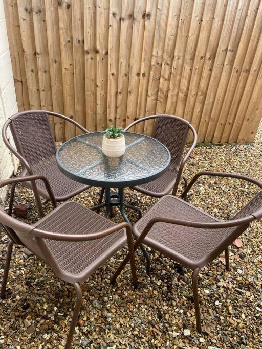 Fern House - By Shortstays4U 2 Bed House With Free Parking In The Town Centre King's Lynn Exterior photo